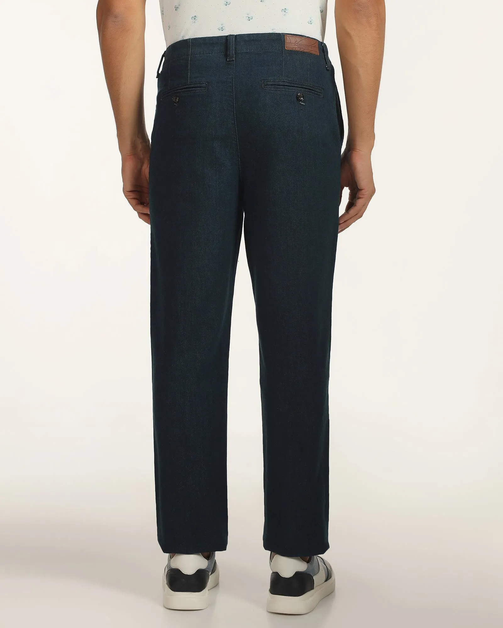 Super Clean Pleated Comfort Fit Indigo Jeans - Jaron Simple Outfit