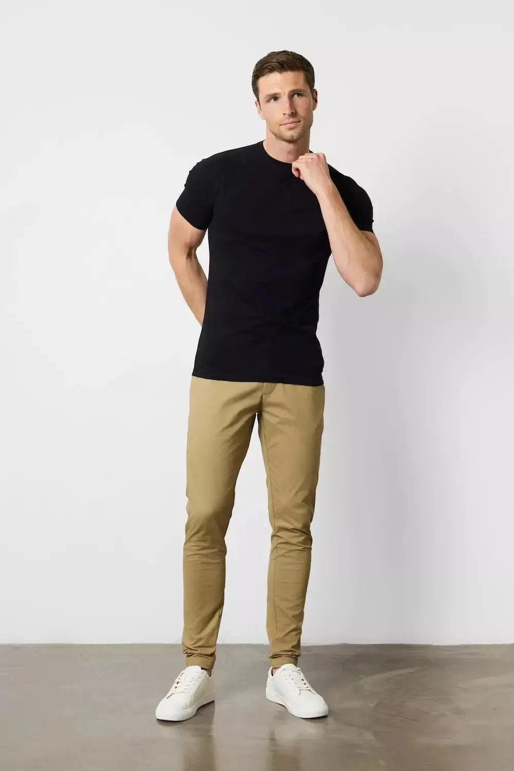 Athletic Fit T-Shirt in Black Skin Friendly Lining Fashion Outfit