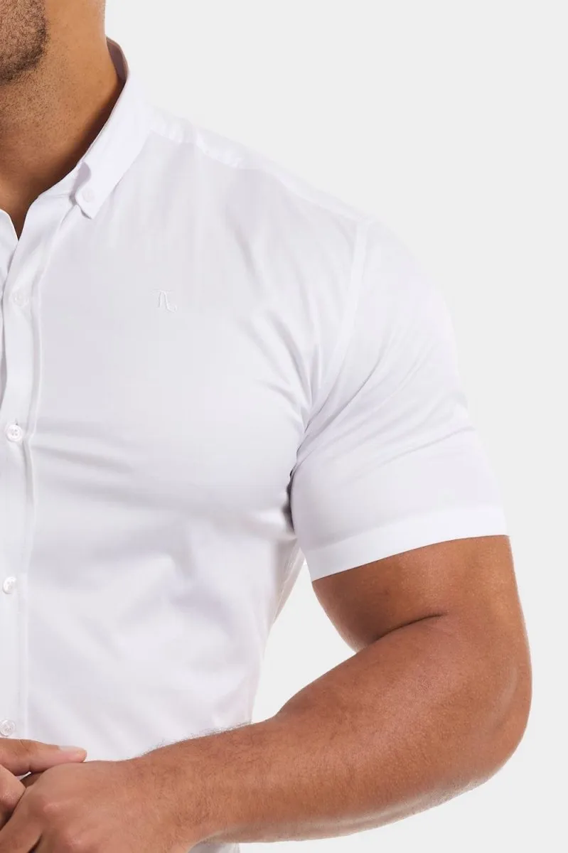 Athletic Fit Short Sleeve Signature Shirt in White Networking Session