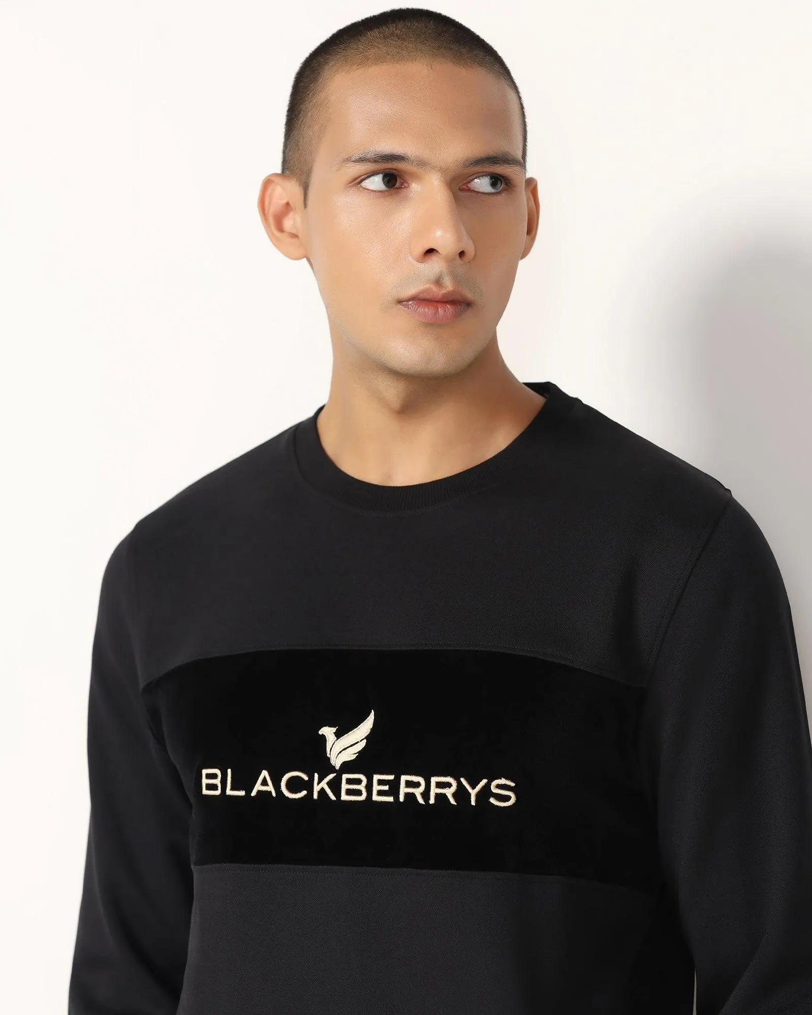 Crew Neck Black Solid Sweatshirt - Feb SeamlessConstruction Opaque Tone