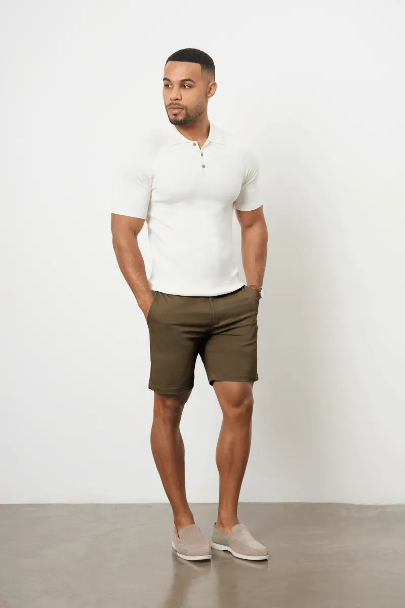 Athletic Fit Chino Shorts 7" in Khaki prom night