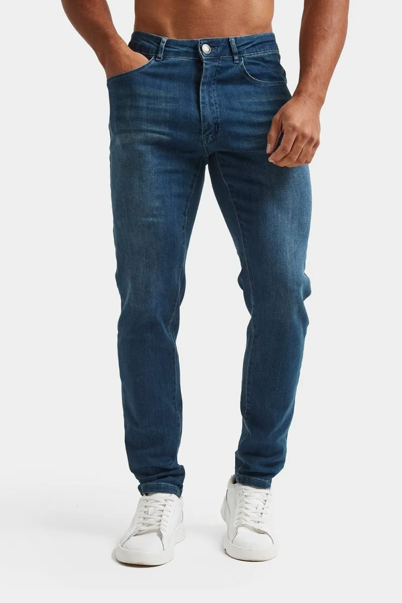 Athletic Fit Jeans in Mid Blue Neutral Look