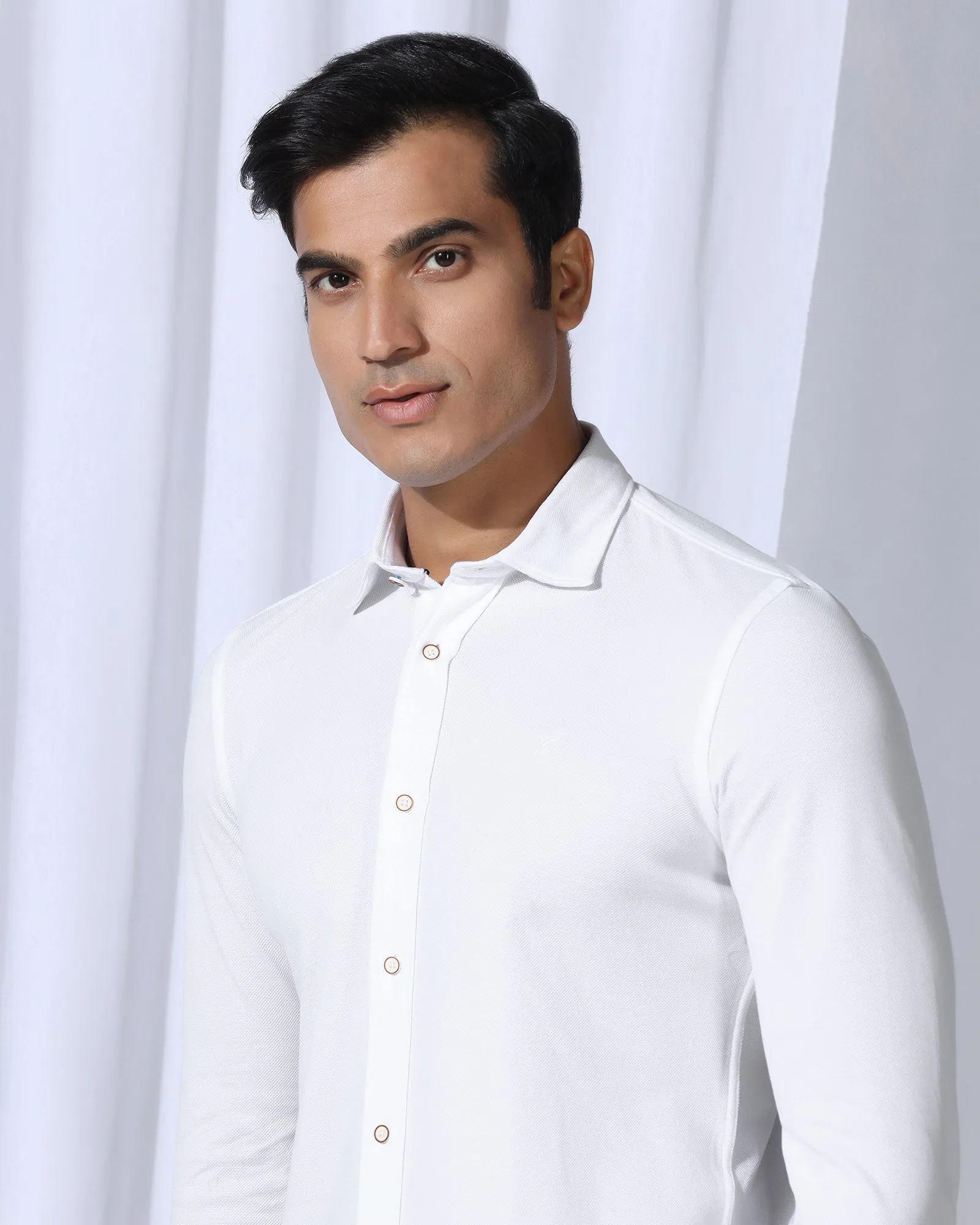 Classic Collar Comfort Stretch Casual White Solid Shirt - Pelantos