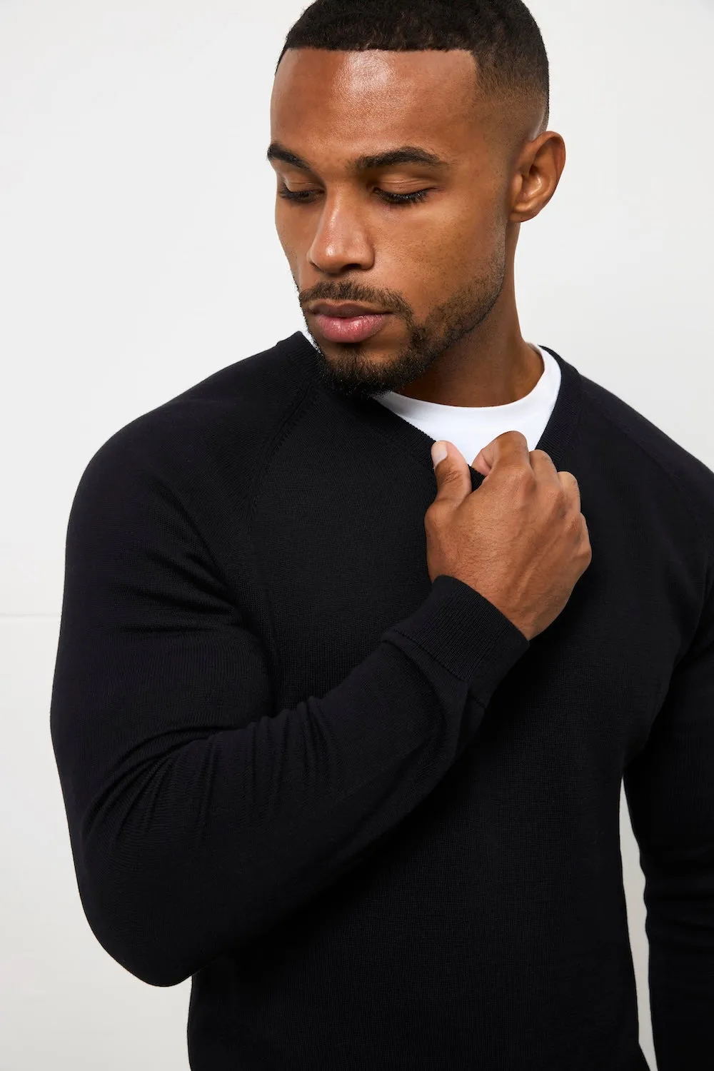 WaterRepellent Surface Athletic Wear Pure Cotton Knitted V-Neck Sweater in Black