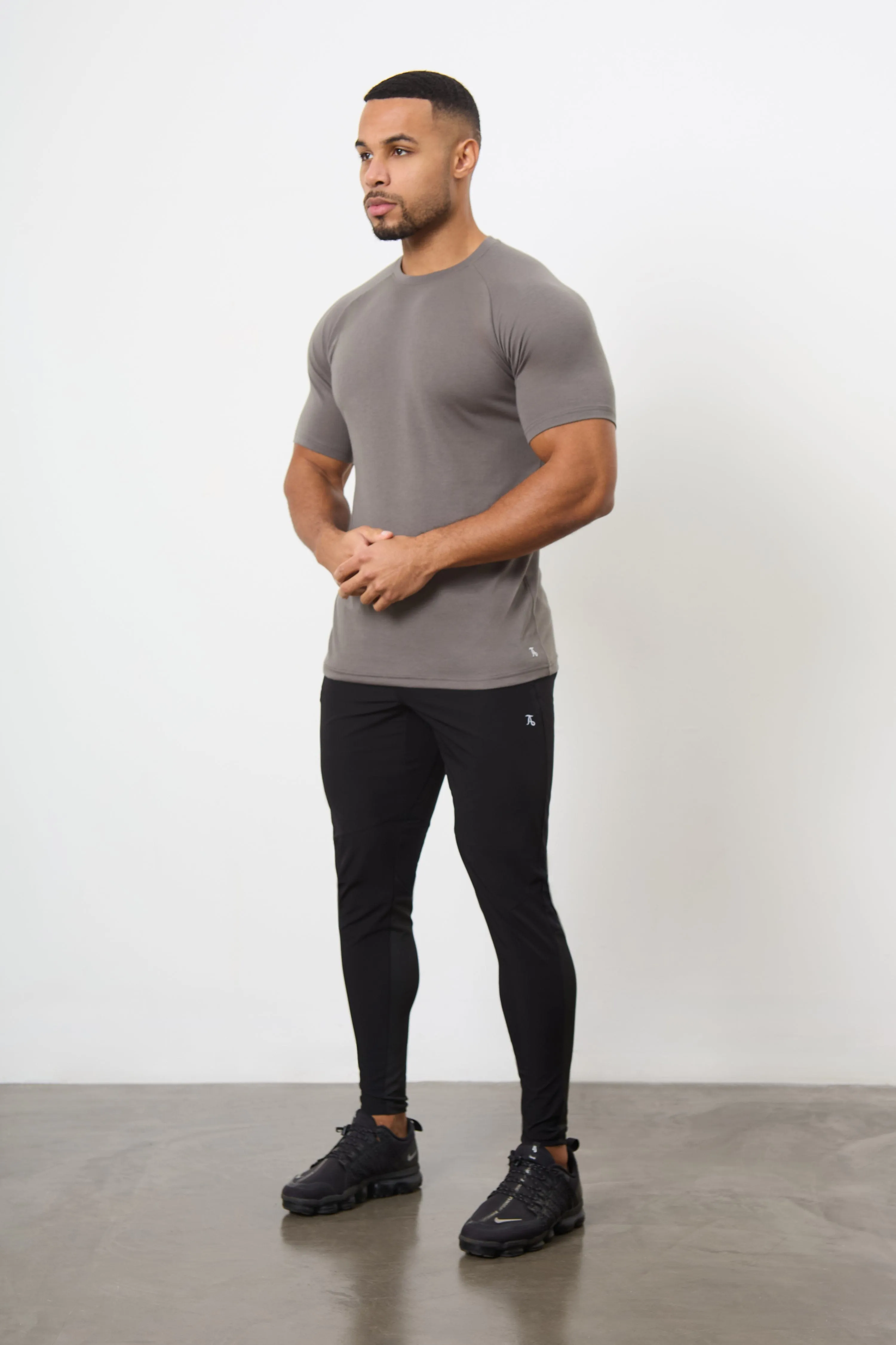 Comfy Layer Spring Freshness Essential Training Top in Charcoal