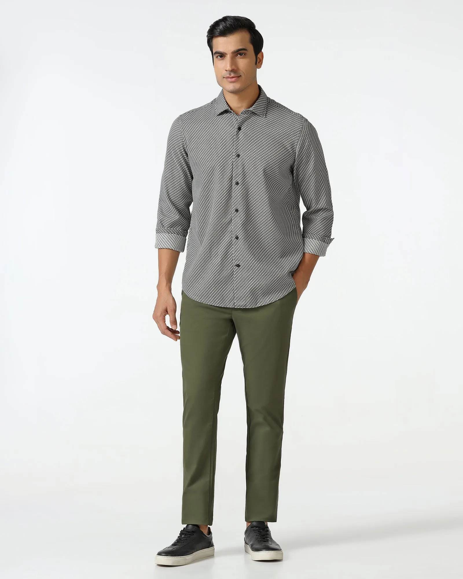 No Gap Waistband Metallic accents Green Solid Khakis - Mario