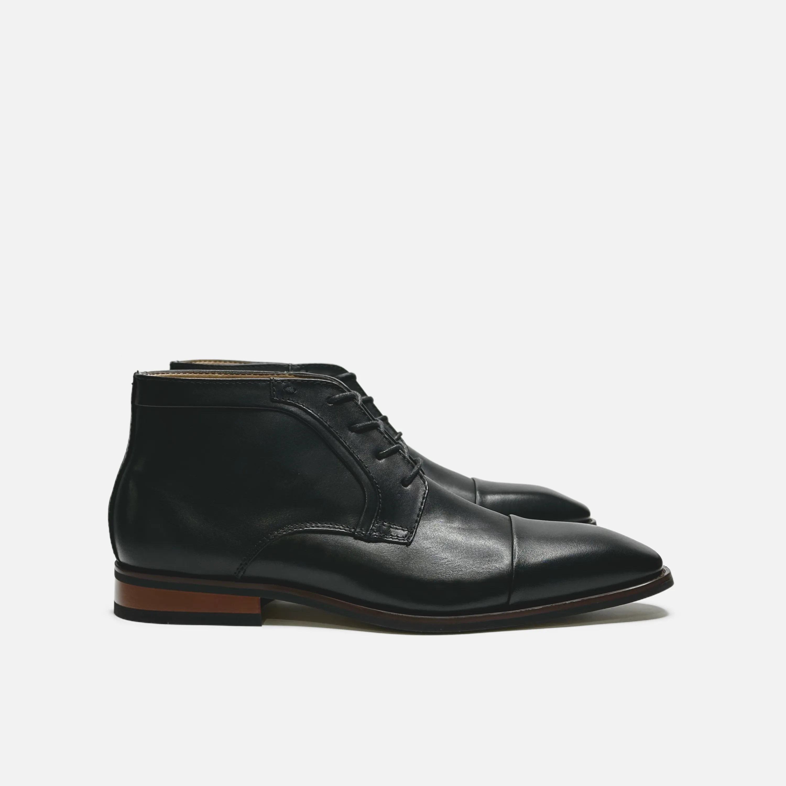 Sleek Shape Across II Chukka Boots