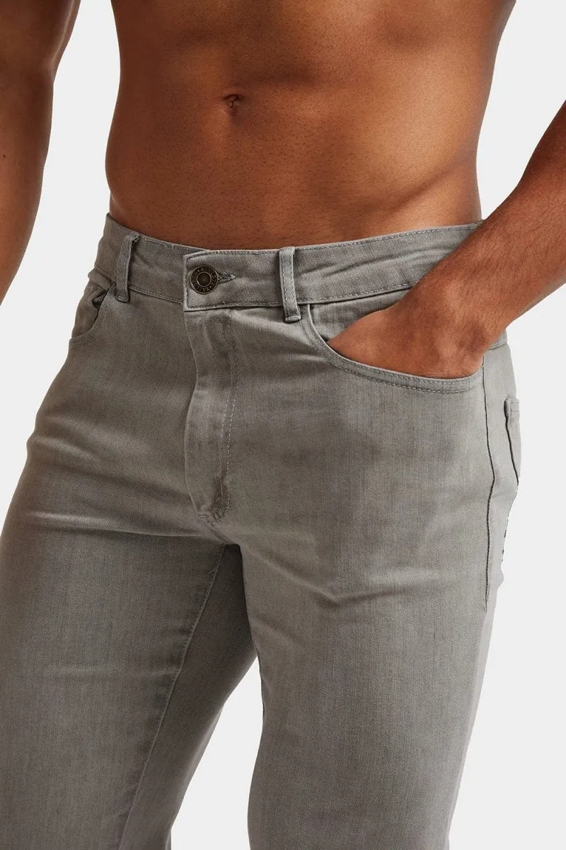 Athletic Fit Jeans in Light Grey Minimal Look Total Fit
