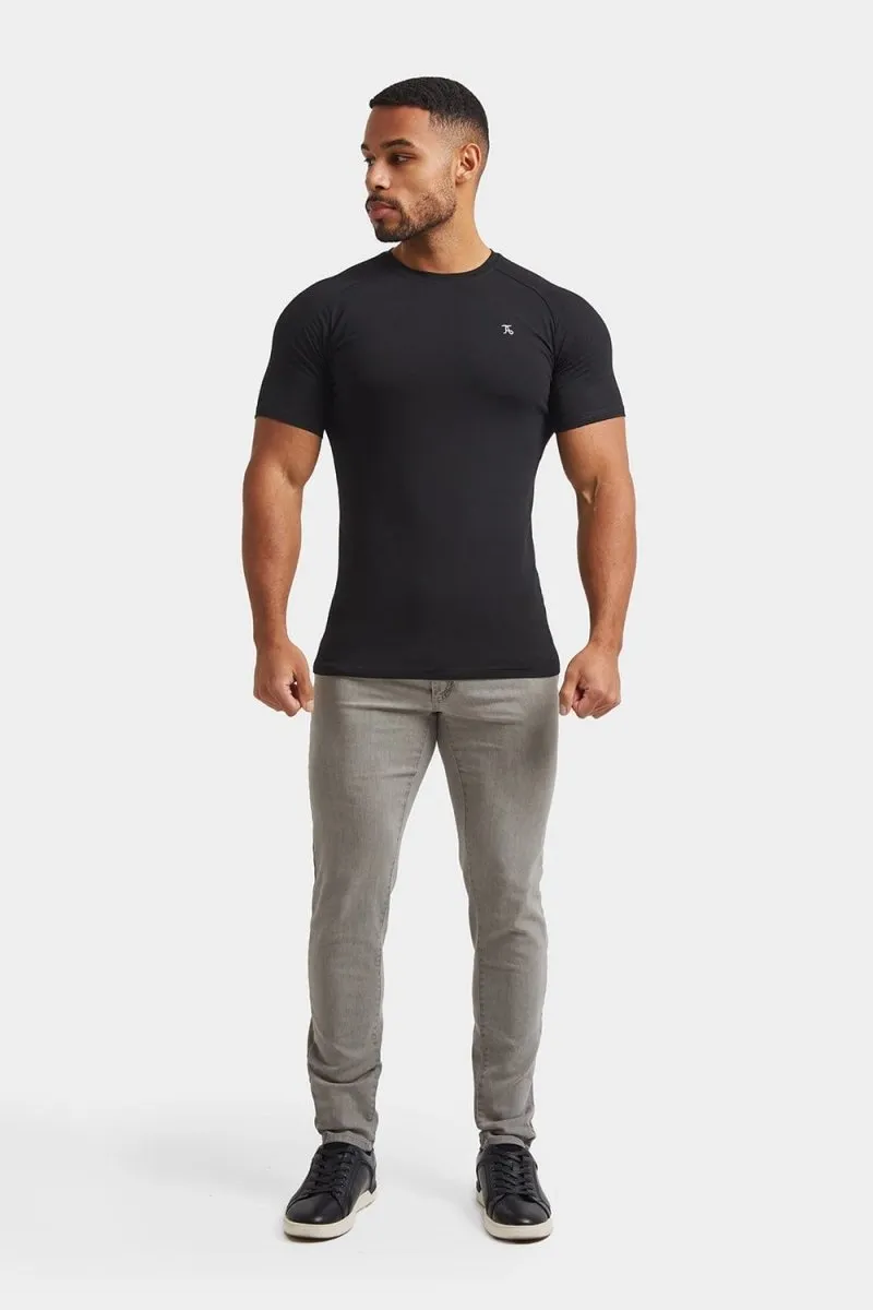 Athletic Fit Jeans in Light Grey Relaxed Style Bold