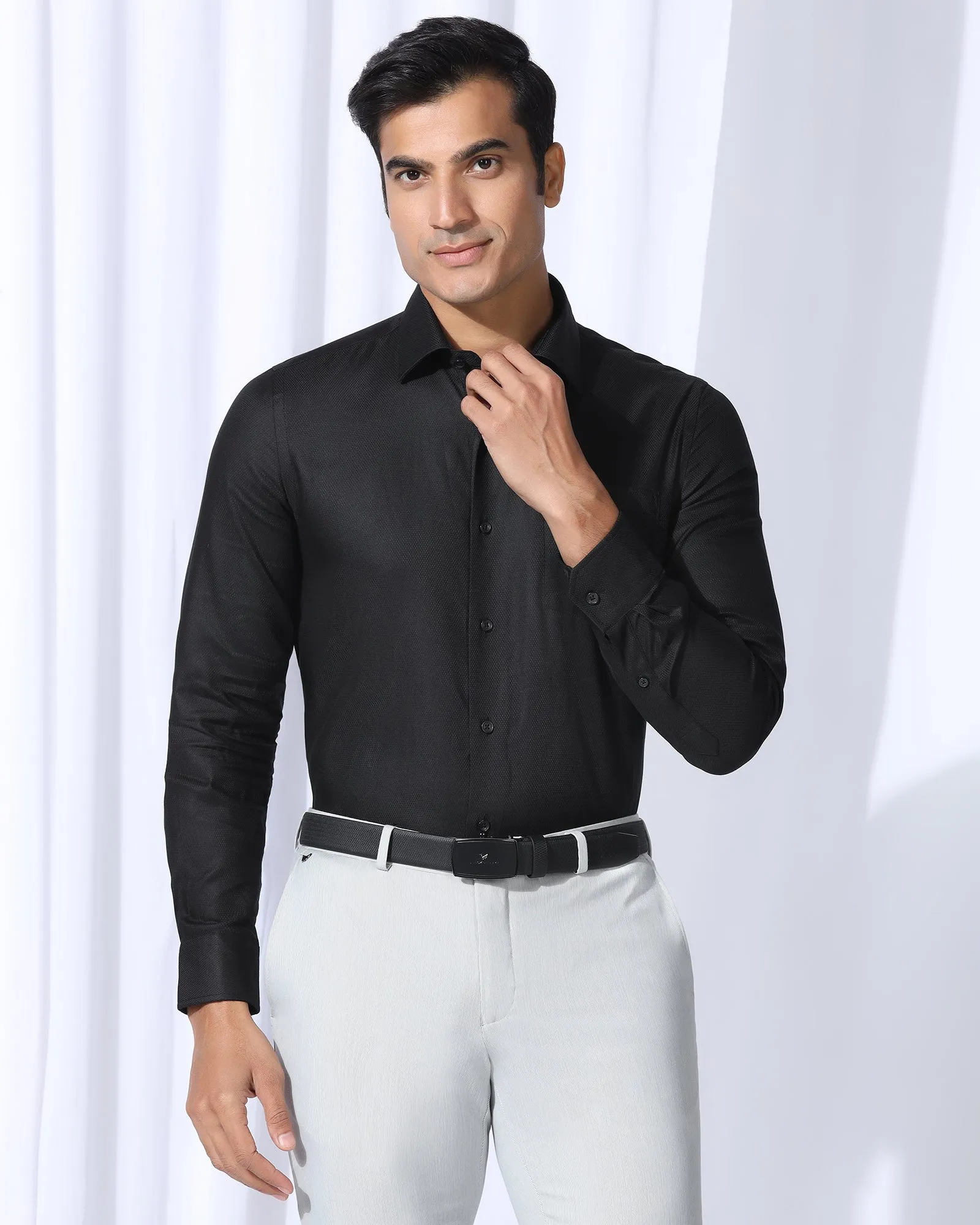 Lightweight Construction Formal Black Textured Shirt - Evolve