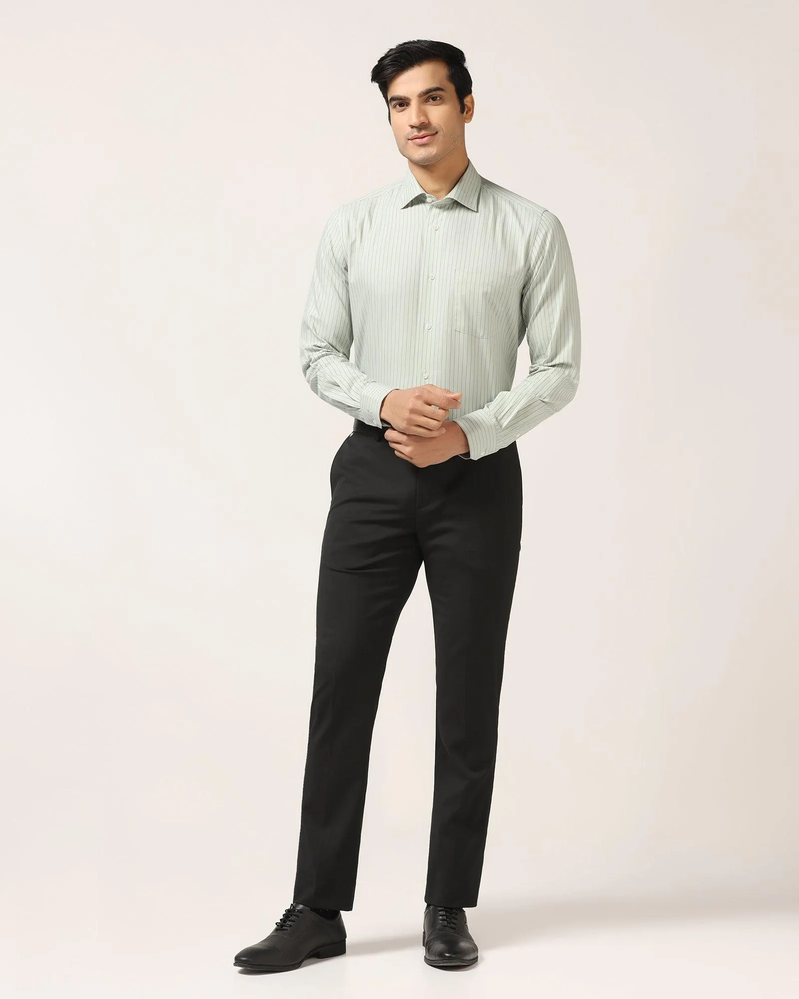 Luxe Slim Comfort B-95 Formal Black Solid Trouser - Triumph Flexible Wear