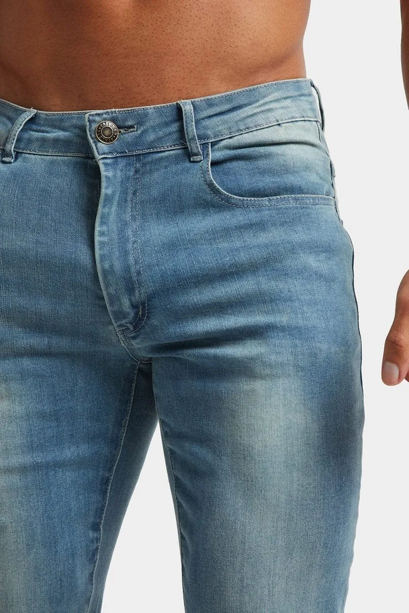 Athletic Fit Jeans in Light Blue Outdoor Adventure Party Look Youth Style Travel Outfit Music Event