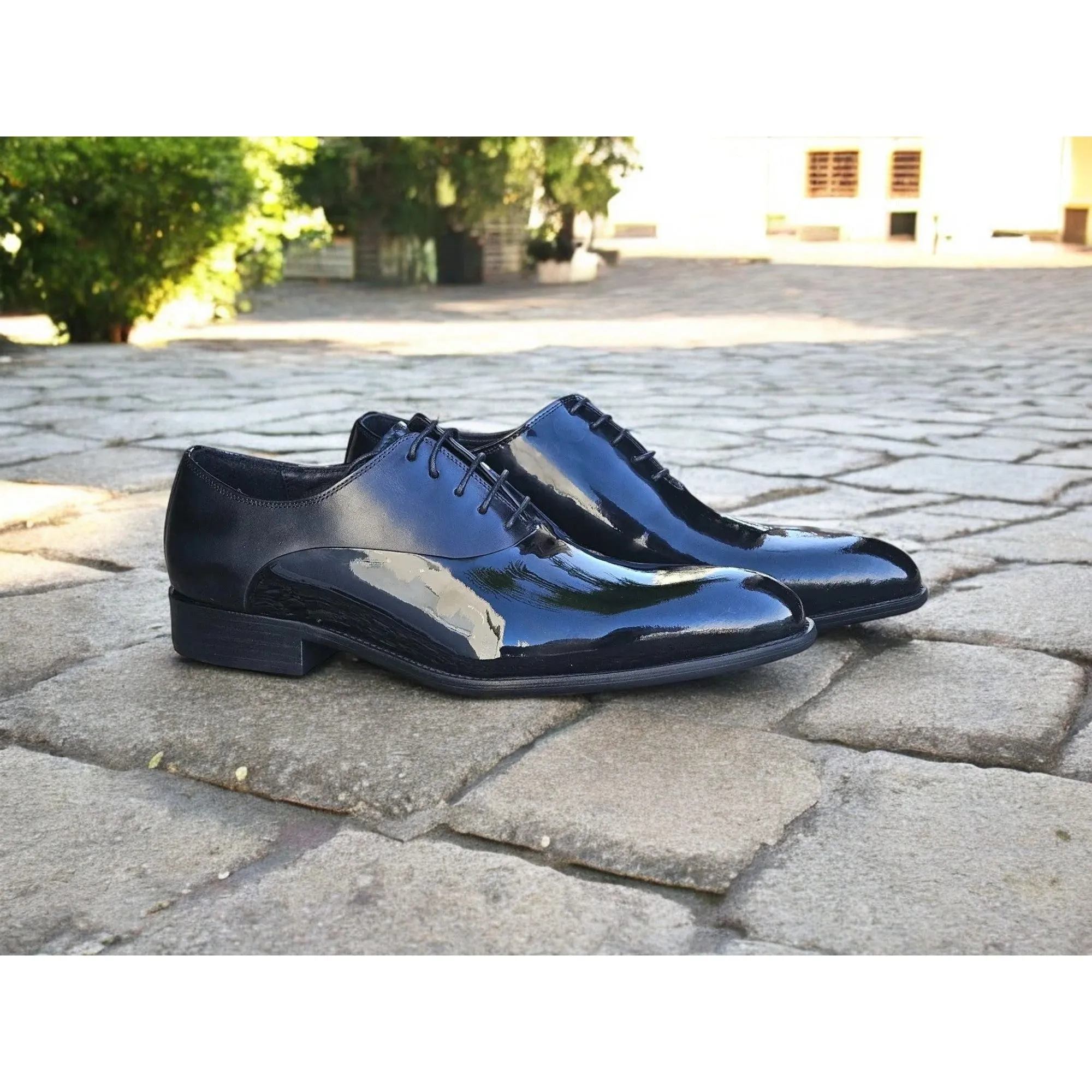 Carrucci Patent Leather Tuxedo Lace-Up Oxford Dress Shoe - KS479-611P Embossed design Subtle Presence