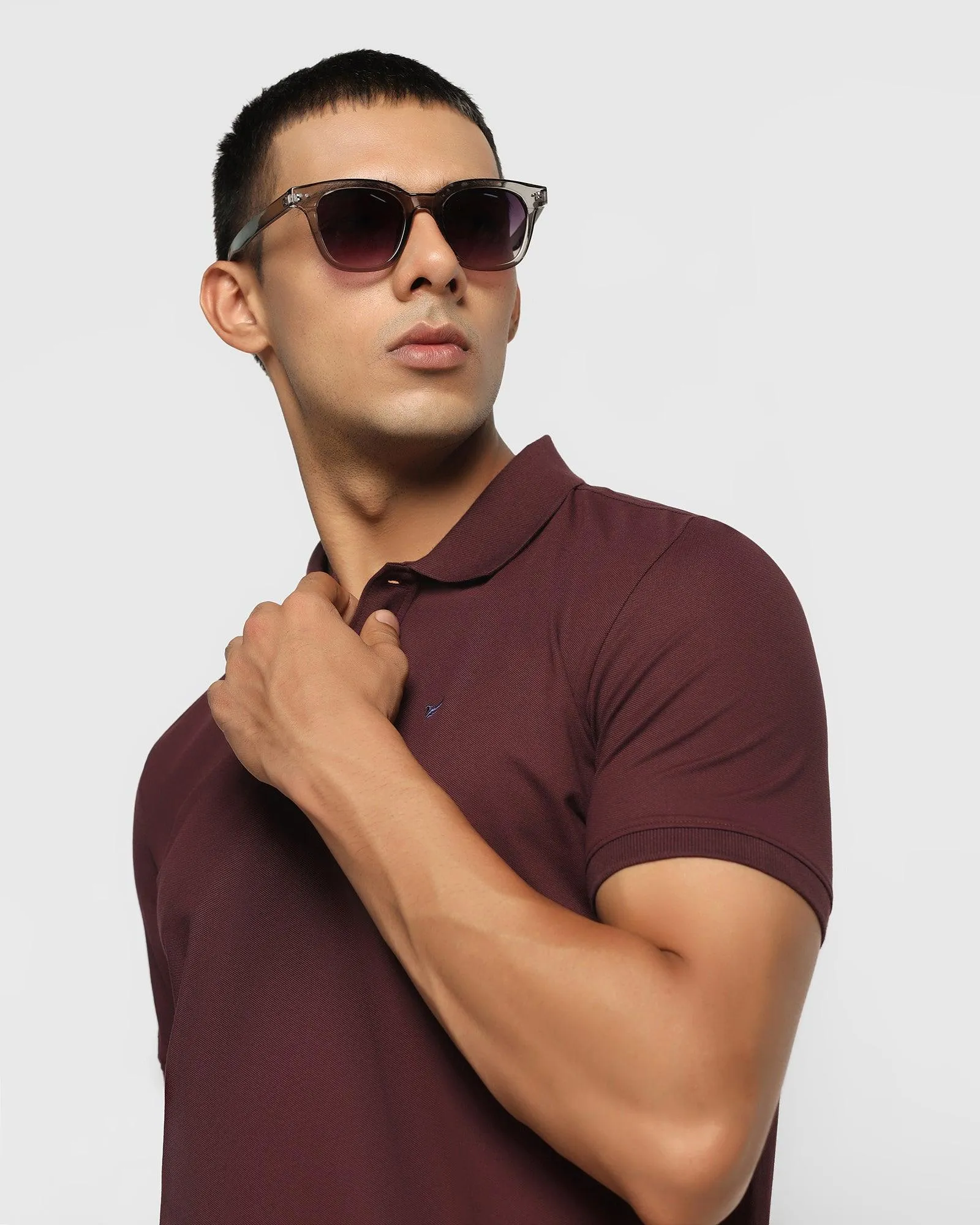 Weekend Escape Fashion Forward Wine Must Haves Solid Polo - Yukii